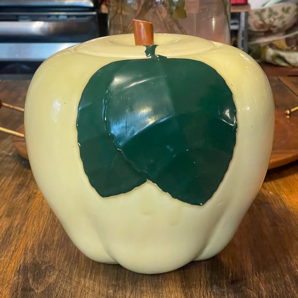 Vintage Hull Blushing Apple Cookie Jar 1940's Very Good Condition MCM